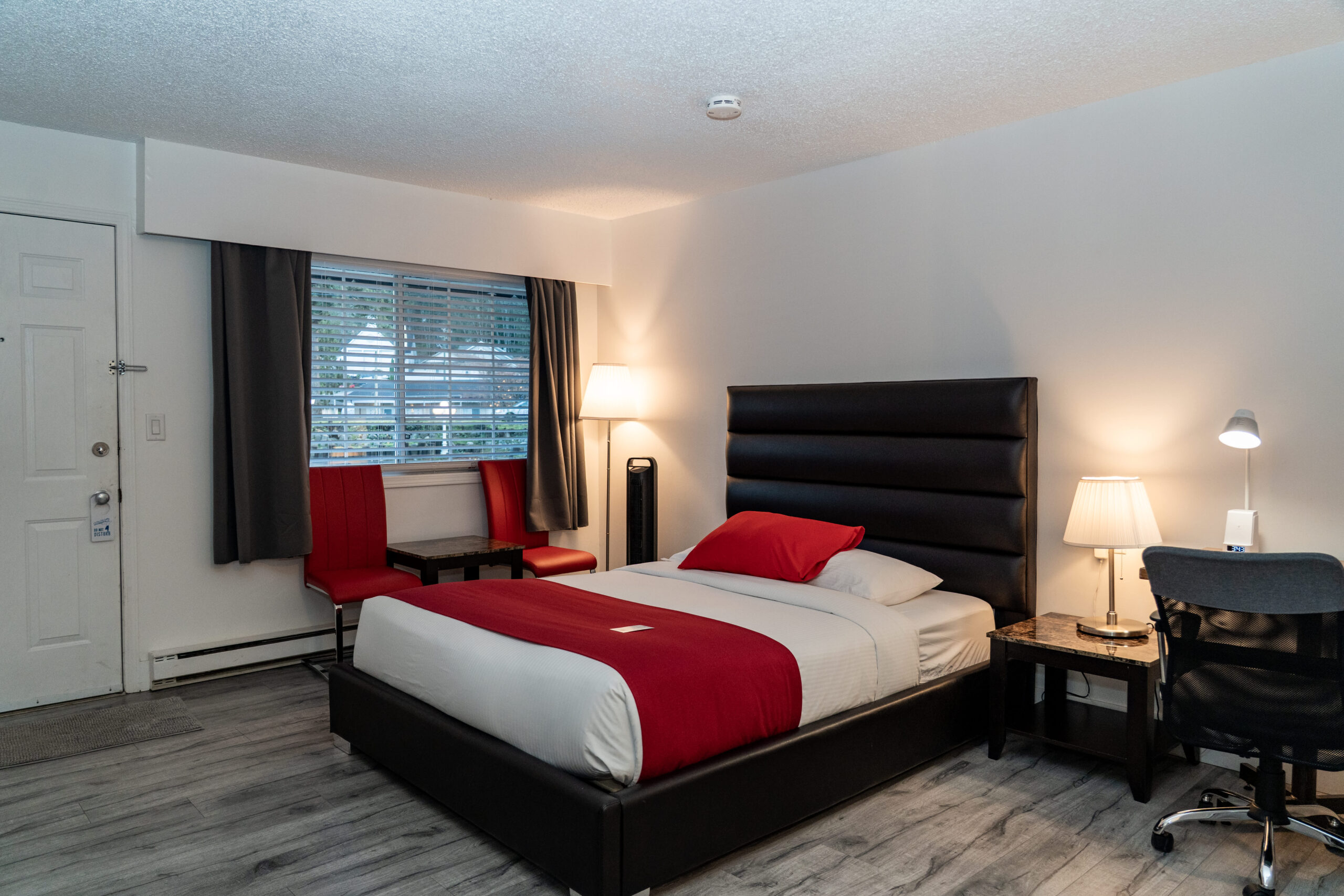 Queen Room at Alpine Motel