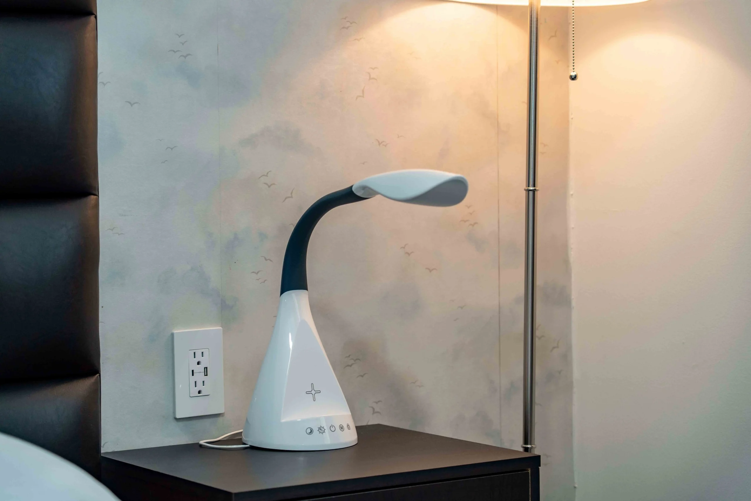 Suite bedside lamp