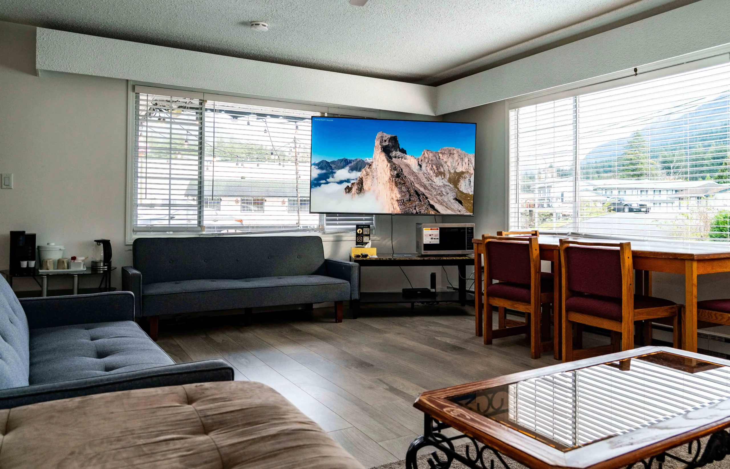 Suite living and dining area